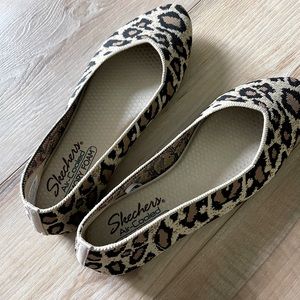 NWOT Skechers air cooled memory foam flats